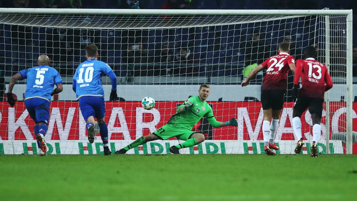 ...und gleicht in der 38. Minute per Strafstoß zum 2:2 aus. Vier Tore in nur zwölf Minuten!