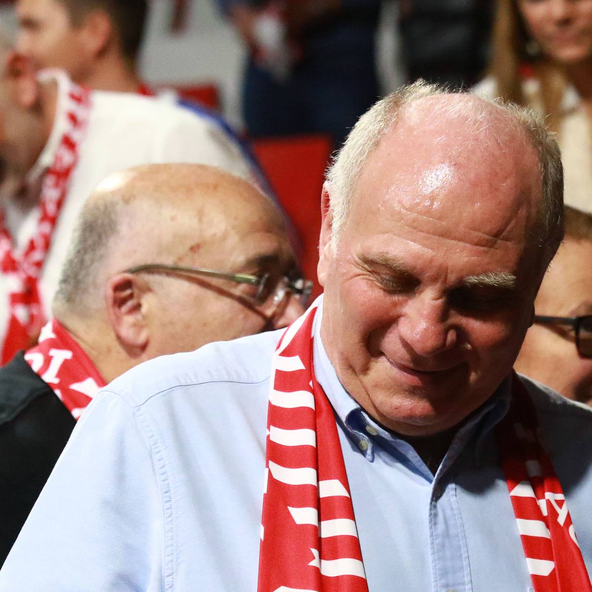Der FC Bayern startet furios in die neue Saison. Ehrenpräsident Uli Hoeneß ist von den hohen Siegen begeistert und benennt zugleich die Hauptaufgabe von Trainer Julian Nagelsmann.