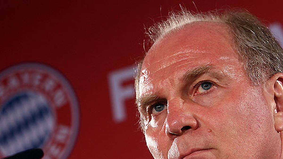Hoeneß' Einlassungen vor seinem Abschied als Manager: "Eine Biografie? Von mir? Nein. Never ever! Wenn ich die Wahrheit über das, was ich alles erlebt habe, schreiben würde, müsste man etwa zehn Bände machen - und ich müsste nach der Veröffentlichung nach Australien auswandern" 