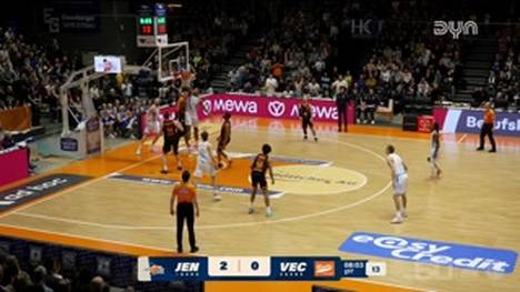 Die BBL-Highlights der Partie Science City Jena - RASTA Vechta im Video. 