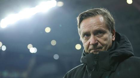 Horst Heldt macht den Köln-Profis aufgrund der Negativserie vom FC Druck.
