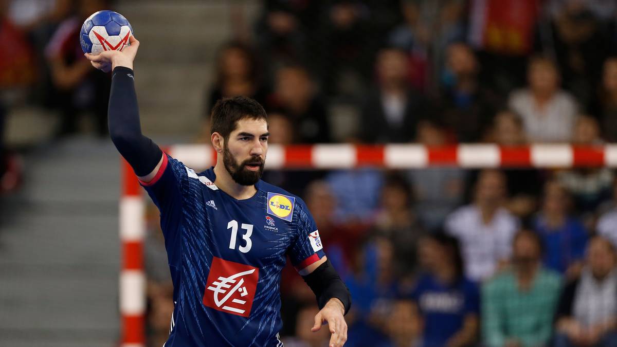 STEPHAN: Man dachte vor der EM, dass die Franzosen vielleicht überaltert sind. Aber sie haben gute Spiele gezeigt und das sieht alles bisher sehr gut bei ihnen aus. In der Hauptrunde wird es jetzt natürlich schwerere Aufgaben geben. Aber nach den gezeigten Leistungen in der Vorrunde ist Frankreich mein EM-Favorit