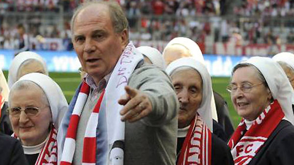 Van Gaals Vorgänger Jürgen Klinsmann kriegt nach der Entlassung öfter sein Fett weg: "Wenn Klinsmann Obama ist, dann bin ich Mutter Teresa"