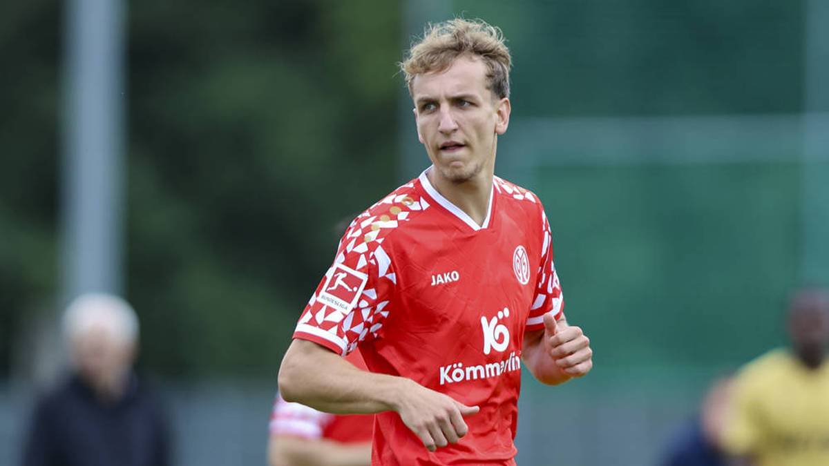 Nelson Weiper (20, 1. FSV Mainz 05): Er ist eigentlich der designierte Nachfolger von Jonathan Burkhardt. Weiper hatte nur eine verkürzte Vorbereitung, da er mit der deutschen U21 die EM absolvierte und Zweiter wurde. Allerdings steht noch nicht fest, ob der Stürmer in Mainz bleibt oder den Verein verlässt.