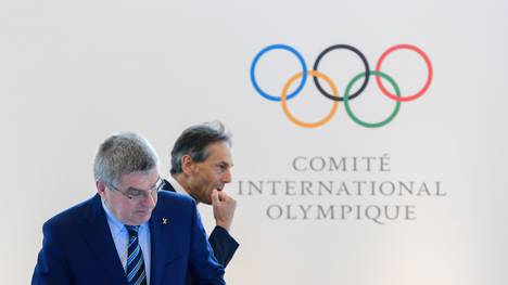 IOC-Präsident Thomas Bach (l.) bekam Post von 14 nationalen Anti-Doping-Agenturen