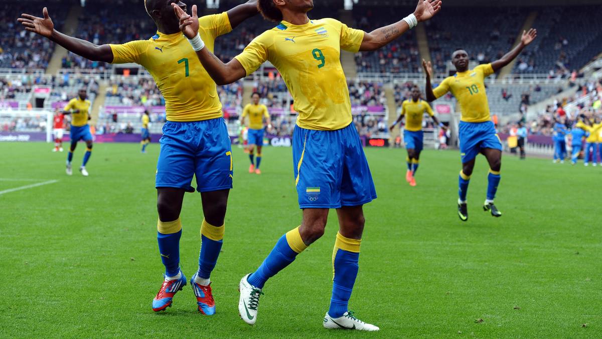 PIERRE-EMERICK AUBAMEYANG (Gabun/Borussia Dortmund): Der Dortmunder ist als Erster der sieben Bundesliga-Profis beim Afrika-Cup gefordert. Nach dem Eröffnungsspiel zwischen Gastgeber Äquatorialguinea und dem Kongo muss Aubameyang als Kapitän mit Gabun gegen Burkina Faso ran - und hofft auf mehr Erfolg als zuletzt mit dem BVB