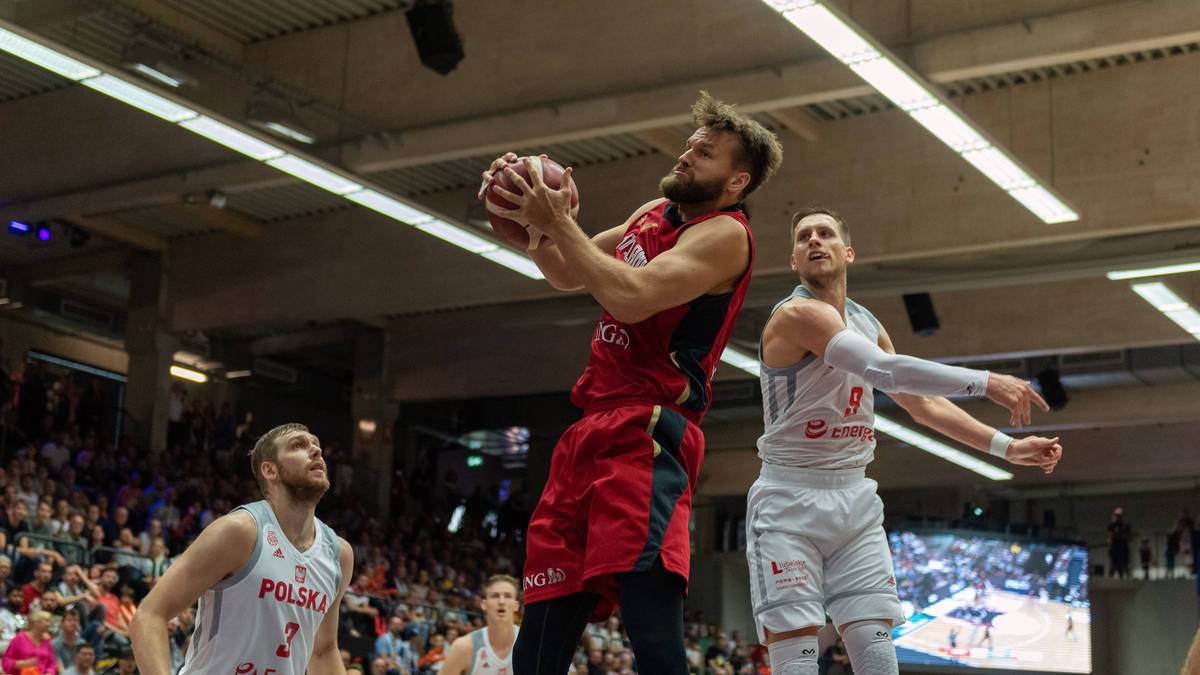 In vielen anderen Nationalteams wäre Barthel gesetzt, doch aufgrund der starken deutschen Besetzung unter dem Korb mit Kleber und Theis wird Barthel nur von der Bank kommen. Doch Barthel liefert Punkte, Rebounds und Defense auf hohem Niveau, Punkt für Team 2019, Stand: 6:4