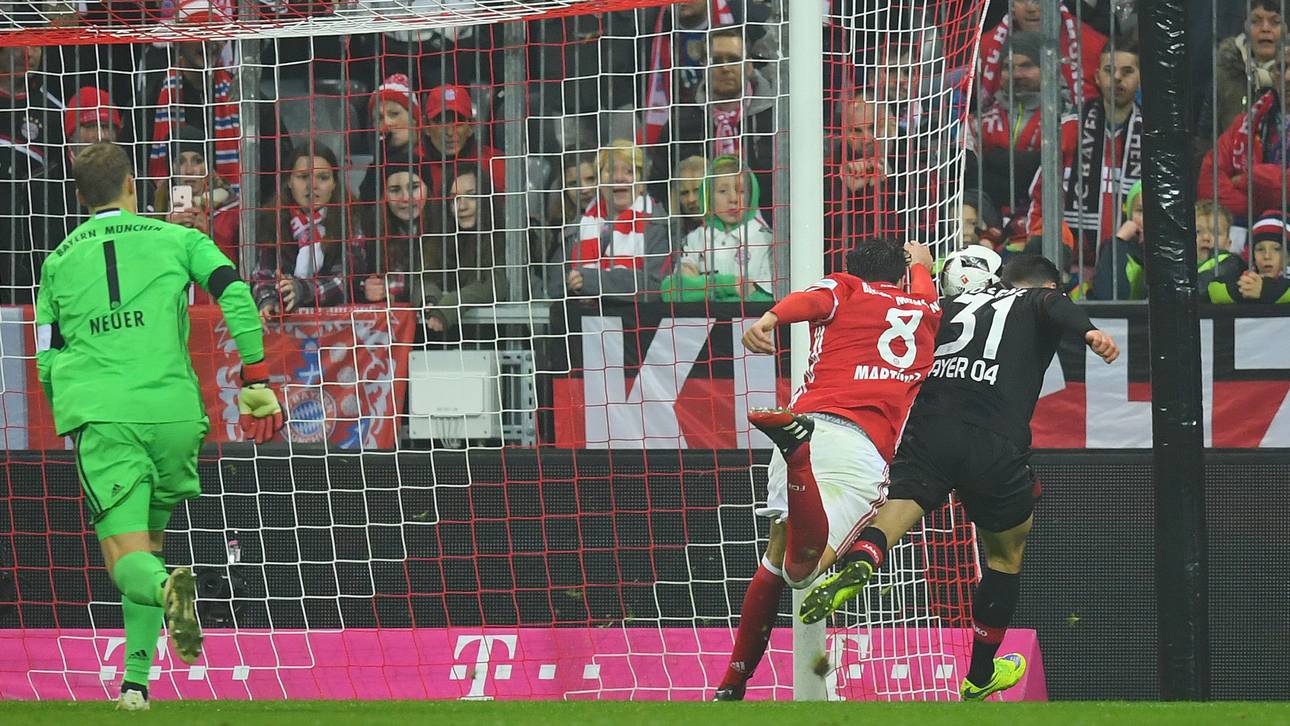 Martinez‘ Handspiel erzürnt Völler