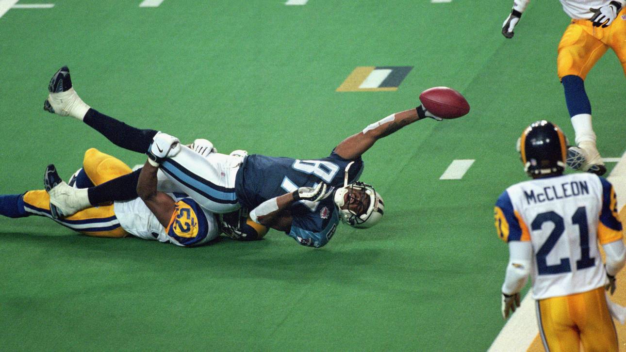 Kevin Dyson wurde kurz vor Spielende einen Yard vor der Endzone von der Rams-Defense gestoppt