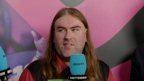 Ryan Searle bezwingt Martin Schindler mit 4:0 und steht im Achtelfinale der Darts-WM. Im SPORT1-Interview zeigt er sich selbst überrascht, wie glatt es ging.