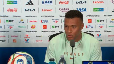 Angesprochen auf den Torrekord bei der WM, verweist Kylian Mbappé auf seinen ehemaligen Mitspieler Lionel Messi. Dass der Argentinier weiter treffen würde, war dem Franzosen dabei klar. 