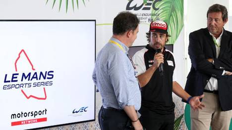 Fernando Alonso bei der Präsentation der Le-Mans-eSports-Serie in Silverstone