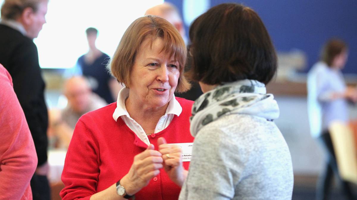 HANNELORE RATZEBURG: Die 67-Jährige verfügt über jede Menge Erfahrung auf Funktionärsebene und ist seit 2007 Vizepräsidentin für Frauen- und Mädchenfußball. Zuvor war sie 24 Jahre Referentin für Frauenfußball im Spielausschuss. Ratzeburg war 1995 die erste Frau im DFB-Vorstand