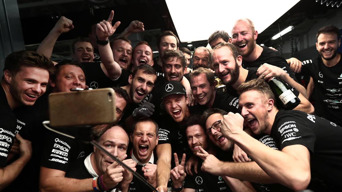 TOP - MERCEDES: Vier Rennen vor Saisonende ist der Konstrukteurs-Titel bereits verteidigt. Von satt sein ist nicht die Rede, im Gegenteil. Es wird gepusht und weiterentwickelt, was das Zeug hält. Die Dominanz bleibt deshalb erhalten. Nicht gut für die Spannung, aber den Respekt für die echte Wertarbeit haben sie sich verdient