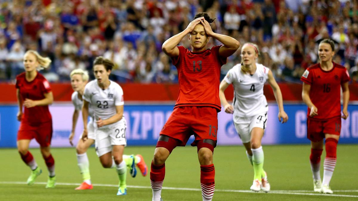 CELIA SASIC: Die tragische Figur des Spiels. Genau von der Stelle im Olympiastadion von Montreal, von der sie gegen Frankreich gleich zweimal verwandelt hatte, schob sie nun die Kugel am linken Pfosten vorbei (60.). Die Schlüsselszene. Hinterher untröstlich. Stand das ganze Spiel aber neben sich. SPORT1-Note: 5
