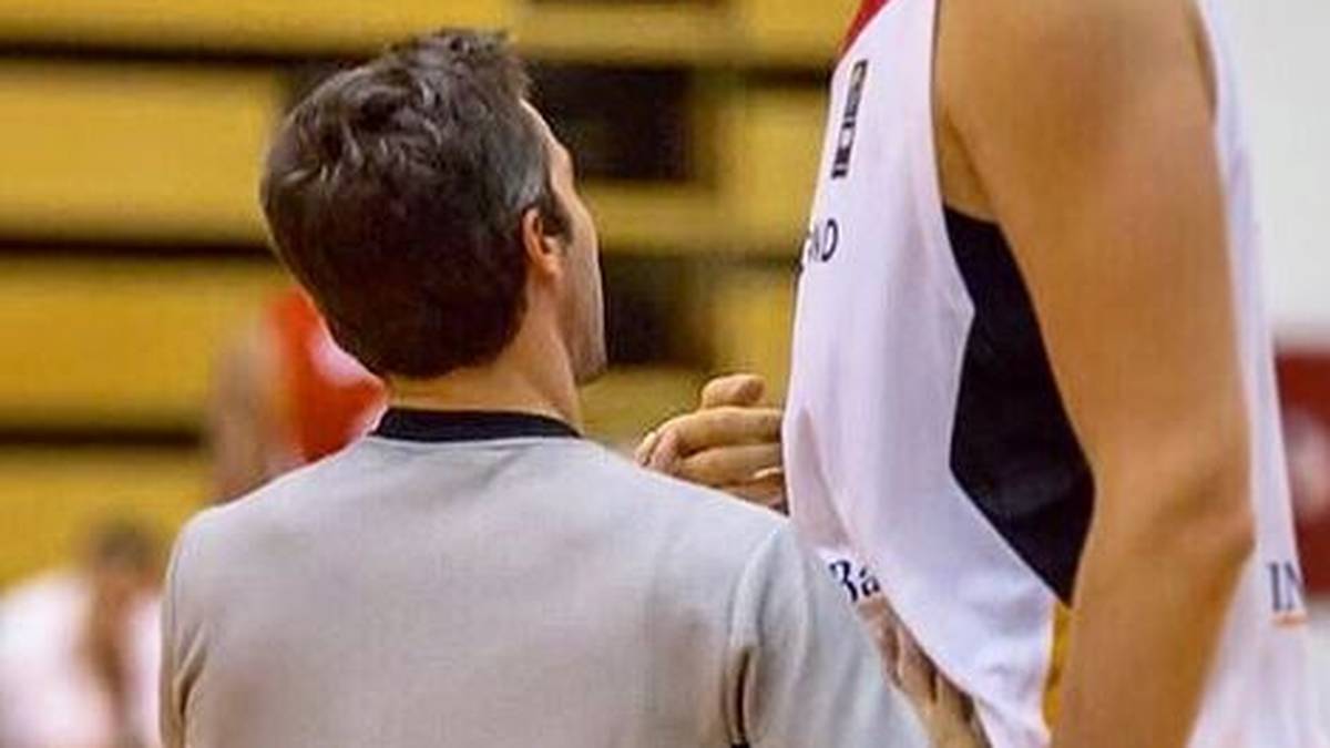 Auch der deutsche Basketballer Tibor Pleiss hat seine ganz große Liebe in der Sportwelt gefunden. Der 2,20 Meter Mann von Galatasaray Istanbul hat sich eine schöne Volleyballerin geangelt...