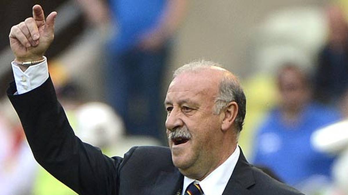 Vicente del Bosque (Nationaltrainer Spanien) - 61 Jahre und 192 Tage. Wurde als Klubtrainer mit Real Madrid zwei Mal Champions-League-Sieger und Meister. Setzte Jahre später endgültig die Krone auf, als er Spanien nacheinander zum WM-Titel (2010) und EM-Titel (2012) führte. Zweimal war Deutschland der Leidtragende