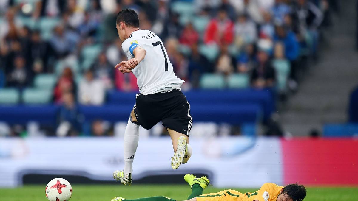 Zum "Man of the Match" wird DFB-Kapitän Julian Draxler gewählt. Der Offensiv-Akteur von Paris Saint-Germain behält bei seinem ersten Elfmeter im deutschen Trikot die Nerven