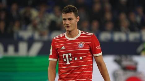 Benjamin Pavard hat sich vor einigen Tagen erneut deutlich in Sachen Zukunft geäußert. Die Zeichen in München stehen mit Blick auf den Sommer klar auf Abschied. 
