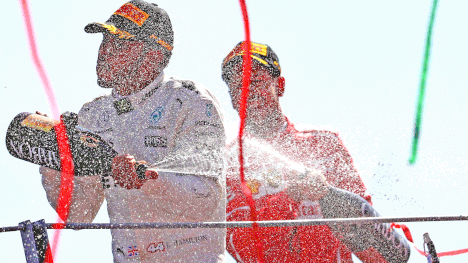 Lewis Hamilton und Sebastian Vettel bei der Siegerehrung in Monza
