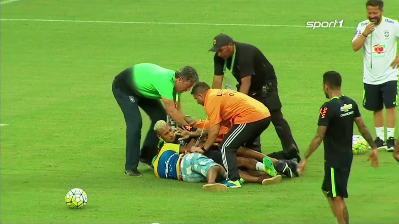 Platzsturm: Angriff auf Neymar