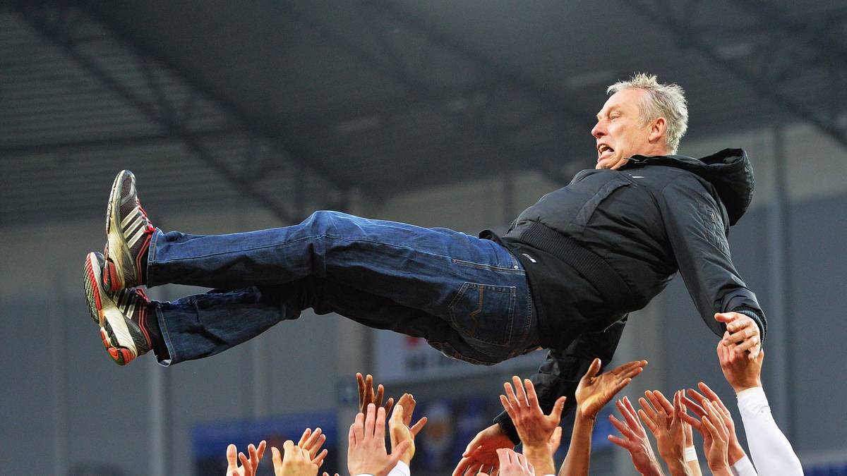 CHRISTIAN STREICH: Der Trainer des SC Freiburg lebt nach der Rückkehr in die Bundesliga 2016 vor, dass Fairplay nicht immer nur auf dem Spielfeld stattfinden muss. Mit einem 2:1-Sieg gegen den SC Paderborn macht Freiburg den Aufstieg am 32. Spieltag klar. Der Gegner taumelt dagegen dem Abstieg in die 3. Liga entgegen