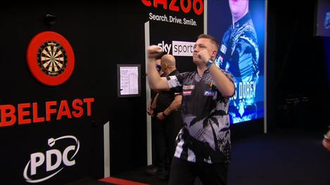 Am ersten Spieltag der Premier League of Darts gewinnt Newcomer Chris Dobey im Finale gegen Michael van Gerwen mit 6:5 und sichert sich den ersten Tagessieg.