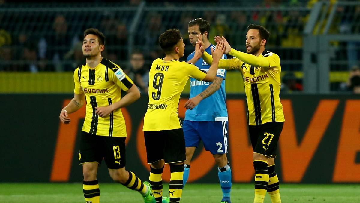 Schon in der 13. Minute jubeln die Gastgeber. Gonzalo Castro trifft per Freistoß von halblinker Positoin und lässt HSV-Keeper Rene Adler schlecht aussehen