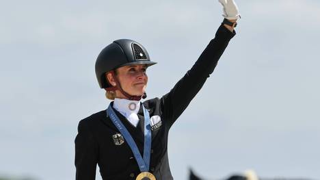 Holte zweimal Gold in Paris: Jessica von Bredow-Werndl