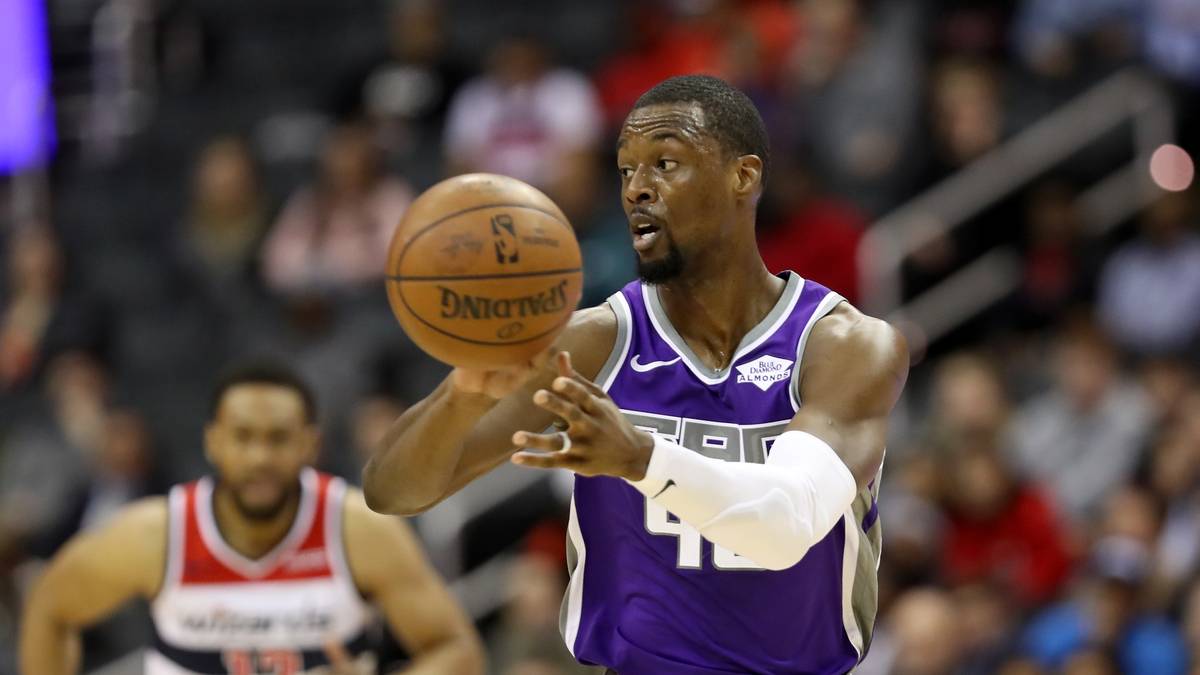 HARRISON BARNES (Sacramento Kings): Auch der Forward, einst während eines Spiels von den Dallas Mavericks getradet, wird ein Free Agent. Barnes nimmt seine Spieleroption in Höhe von 25 Millionen Dollar nicht wahr. Wie Adrian Wojnarowski von "ESPN" berichtet, sind sowohl Spieler als auch Franchise an einem neuen Deal interessiert