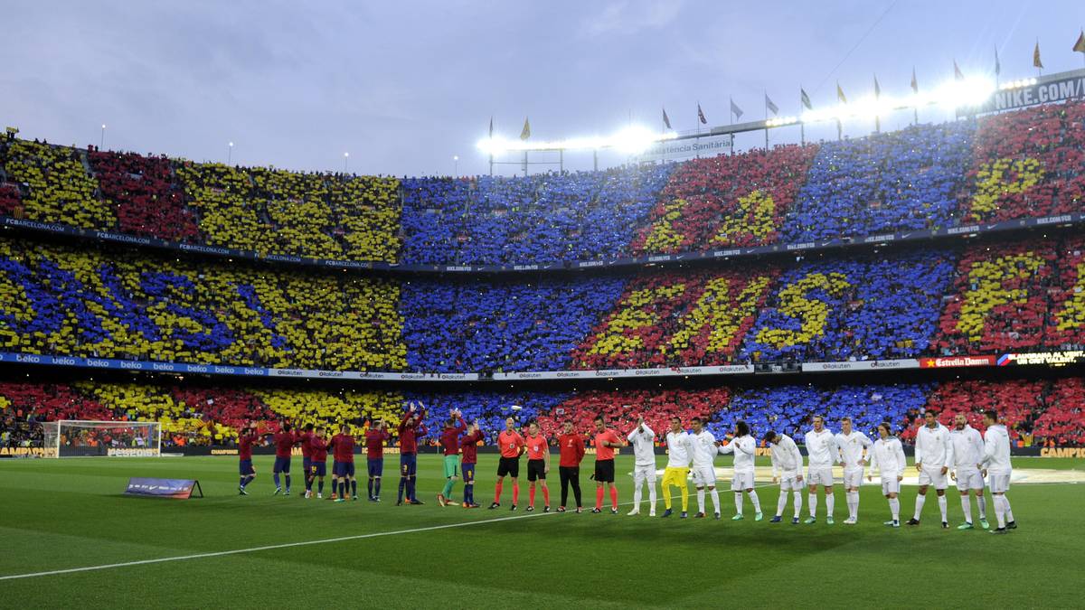 Mit einer beeindruckenden Choreo empfangen die Barca-Fans ihre Meisterhelden. Erzrivale Real verweigert allerdings wie angekündigt das traditionelle Spalier für den Meister