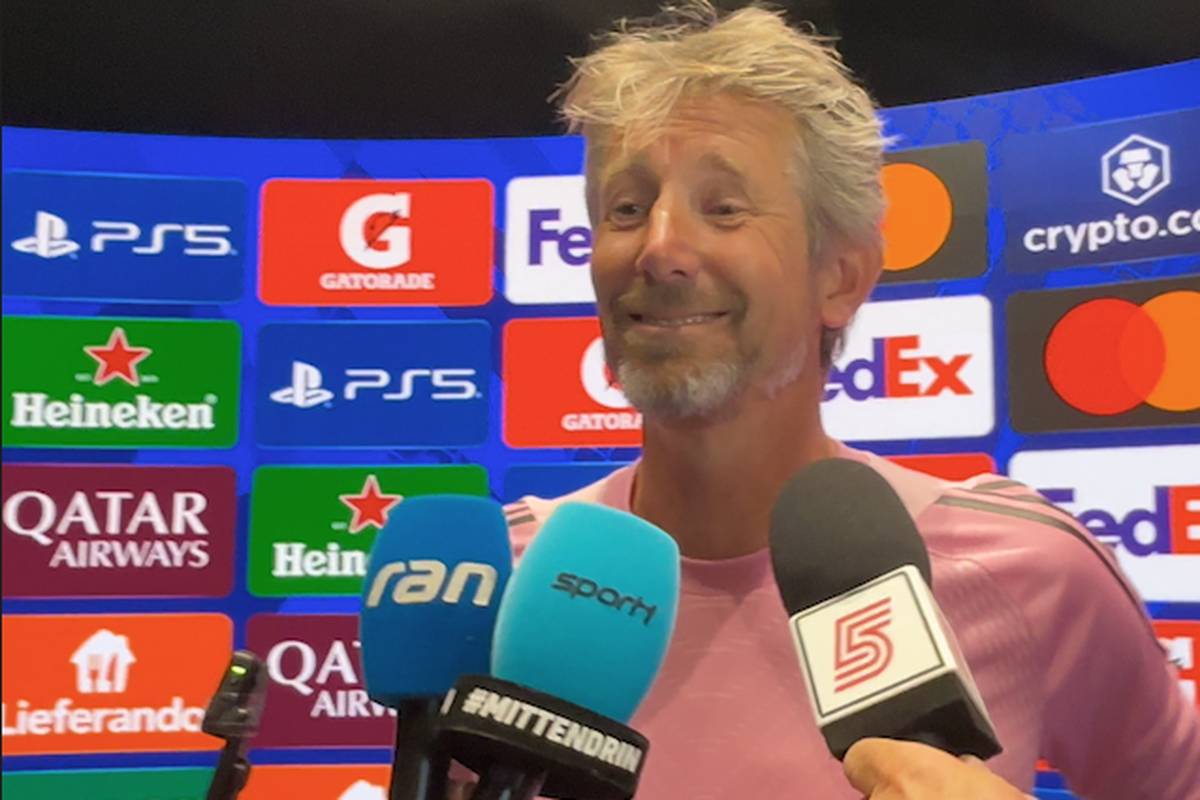Mit Edwin van der Sar im Tor erlebte Manchester United glorreiche Zeiten. Die Gegenwart aber sieht trist aus bei den Red Devils. Van der Sar blickt süffisant auf die Situation - und hat einen Lösungsvorschlag.