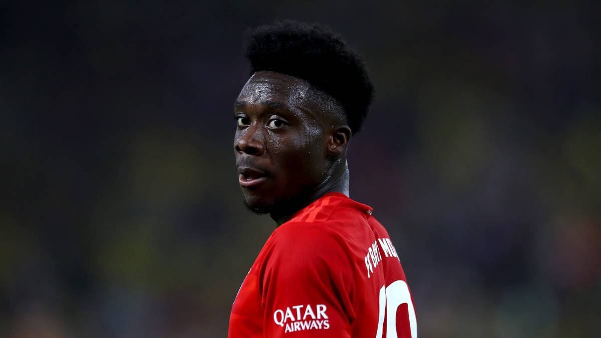 NUMMER 19: Alphonso Davies seit Saison 208/2019. Einer seiner Vorgänger mit der gleichen Rückennummer hieß Mario Götze (2013 bis 2016) 