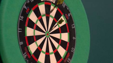 Brendon Dolan ist der dritte Spieler der Darts-WM 2026, der den Big Fish checkt. Mit dem Finish führt er 2:0 gegen Tavis Dudeney und ist mit einem Bein in der zweiten Runde.