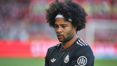 Der Vertrag von Serge Gnabry beim FC Bayern München läuft im Sommer 2026 aus. Der 30-Jährige soll im Vertragspoker gute Karten haben.
