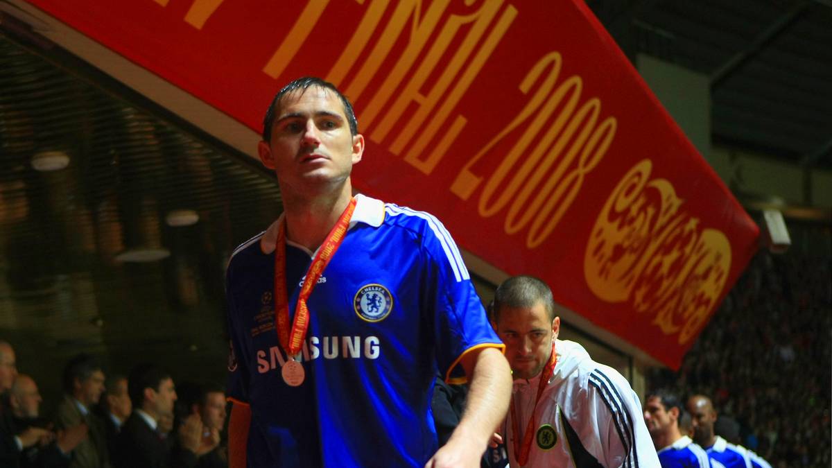 Aus dem Traum vom Champions-League-Titel wird aber nichts. Chelsea unterliegt Manchester United im Elfmeterschießen mit 5:6. Lampard verwandelt zwar seinen Strafstoß zum zwischenzeitlichen 2:3, aber Terry und Nicolas Anelka patzen