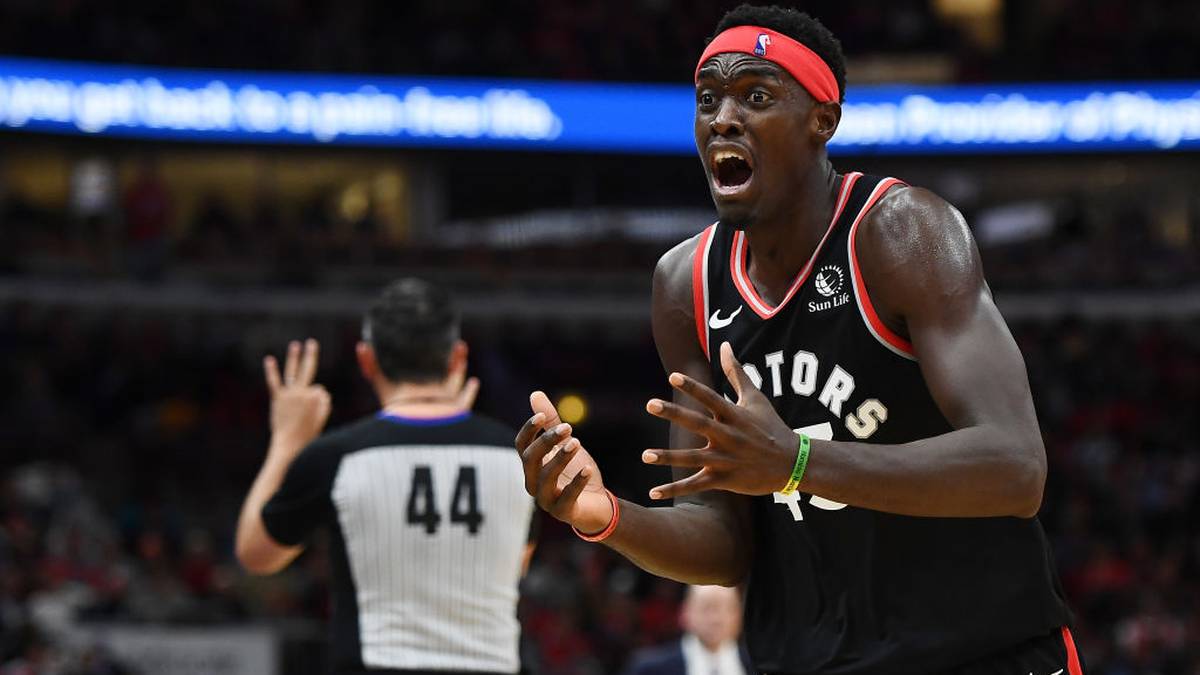 TORONTO RAPTORS: Dem Meister prophezeiten einige Experten vor der Saison einen tiefen Fall. Aber die Raptors belehren sie eines Besseren. Vor allem im Fast Break sind die Kanadier eine Macht und das zweitbeste Team der Liga. Dazu haben sie mit Kyle Lowry den Dauerbrenner der NBA - ganze 39 Minuten steht er pro Spiel auf dem Parkett - und mit Pacal Siakam (Bild) eine Punktemaschine im Team. Sollten sie ihre Leistung konservieren, ist dem Meister wieder viel zuzutrauen