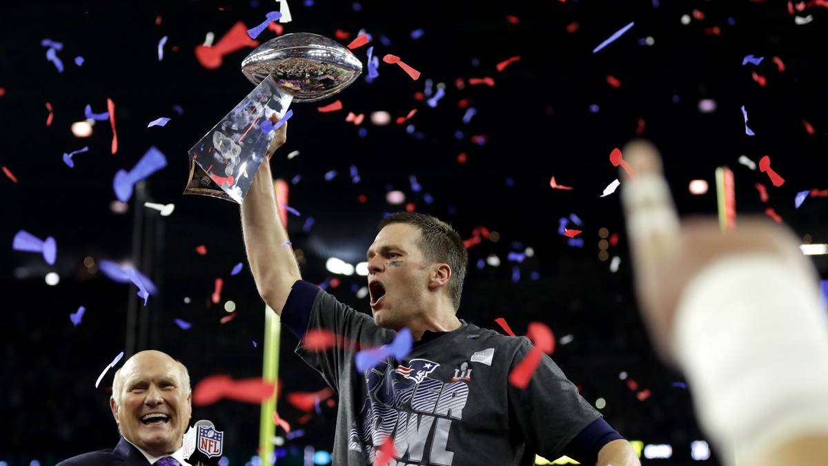 Brady wird zum fünften Mal Super-Bowl-Sieger, dies war vorher noch keinem anderen Quarterback gelungen. Erwartungsgemäß wird er zum wiederholten Male zum Most Valuable Player der Partie gekrönt