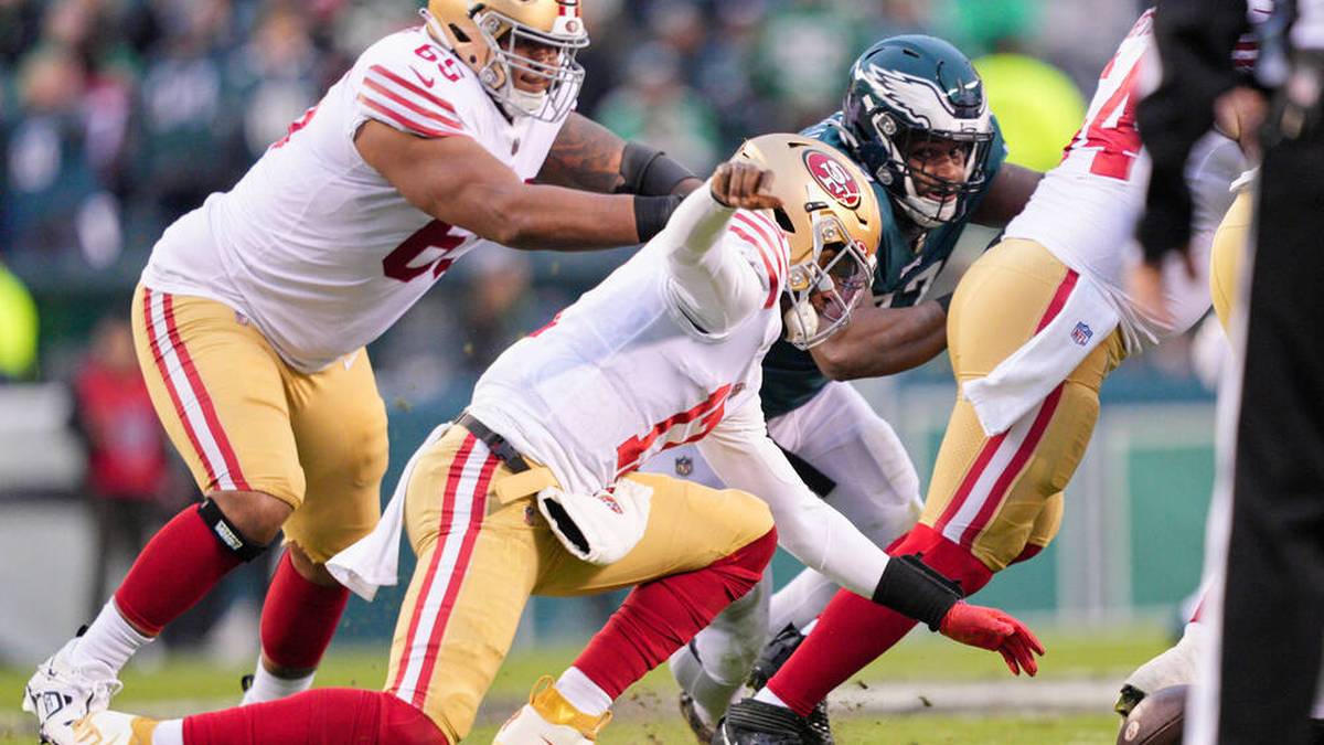 Die San Francisco 49ers gehören zu den erfolgreichsten Teams der NFL, mussten aber auch schon das ein oder andere Tal durchschreiten. Besonders bitter: Bei der Pleite im Championship Game gegen die Philadelphia Eagles musste die verletzungsgeplagte Franchise mit Josh Johnson Quarterback Nummer vier in dieser Saison einsetzen. Erneut hat es nicht für den großen Wurf gereicht. Darum heißt es mal wieder...