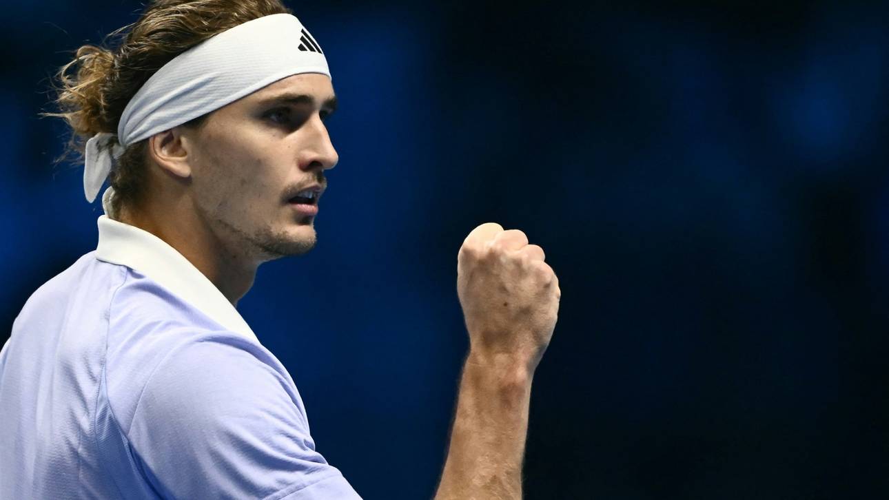Sieg gegen Alcaraz: Zverev als Gruppensieger im Halbfinale