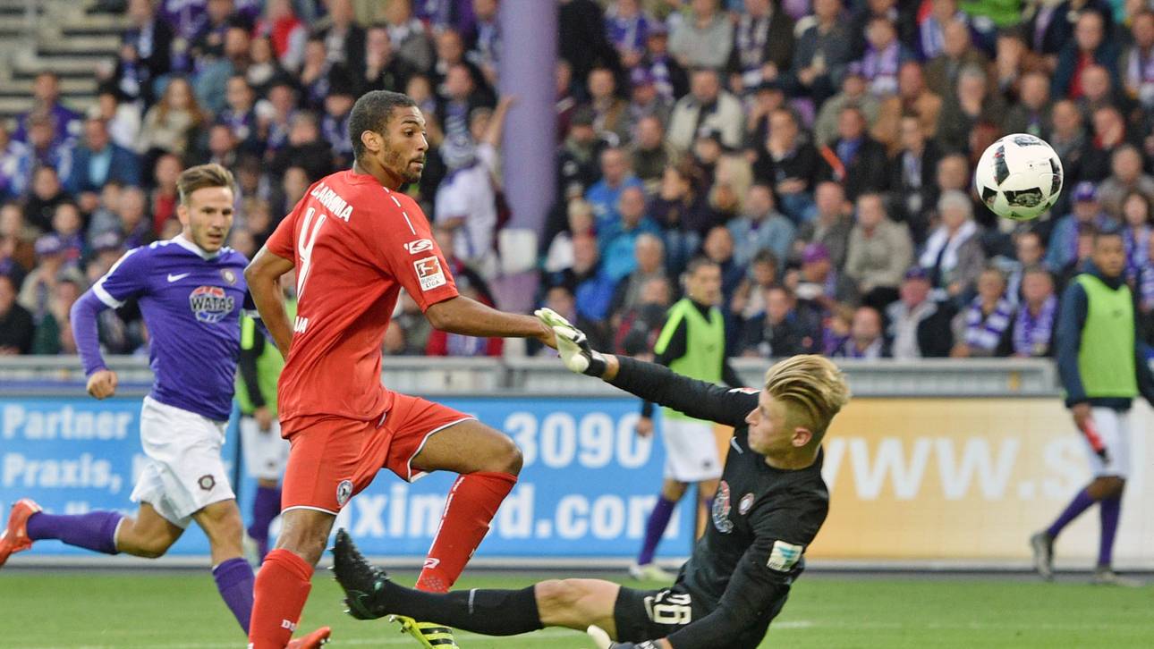 Derby-Kater: Aue nur Remis