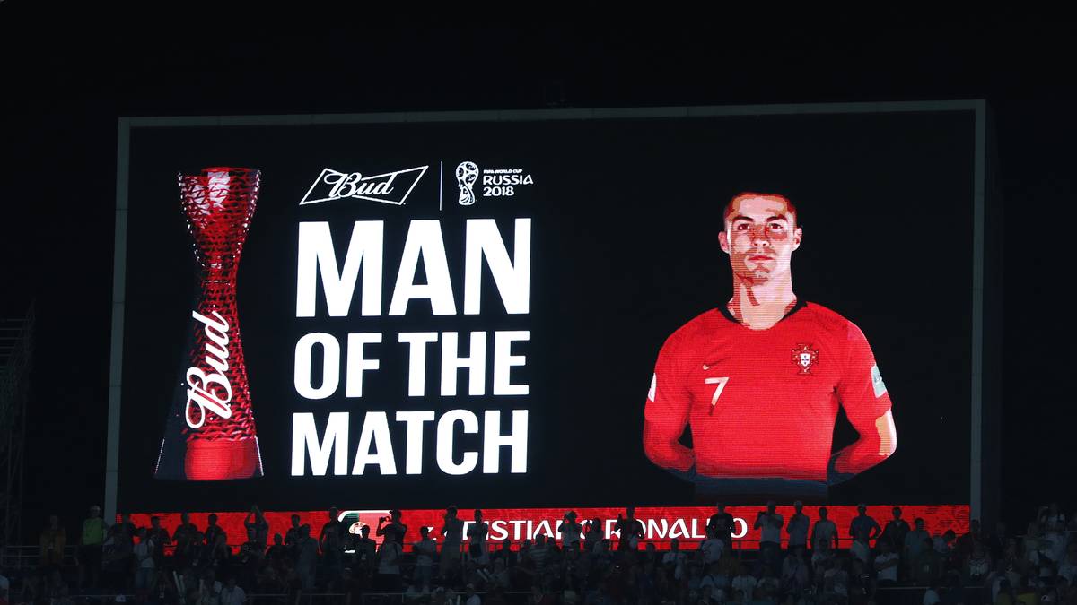 Sport: "Cristiano verhindert den Auftaktsieg von Roja. Ronaldo gewinnt das Torjägerduell gegen Diego Costa. Es wurde eine schwarze Nacht für De Gea. Ein verrücktes Spiel, da war praktisch alles drin. Spanien wusste zu gefallen, zeigte aber immer wieder Nerven"