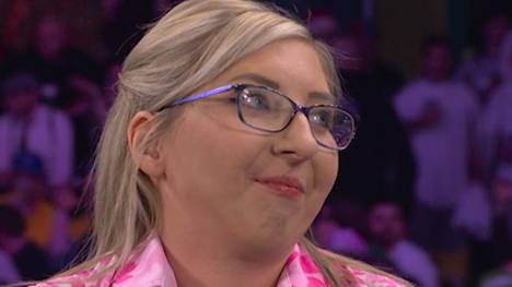 Fallon Sherrock, die "Queen of the Palace", scheitert bereits in der ersten Runde der Darts-WM 2026 an Dave Chisnall. Bei einem Wurf hat sie großes Pech und überwirft eine 125.
