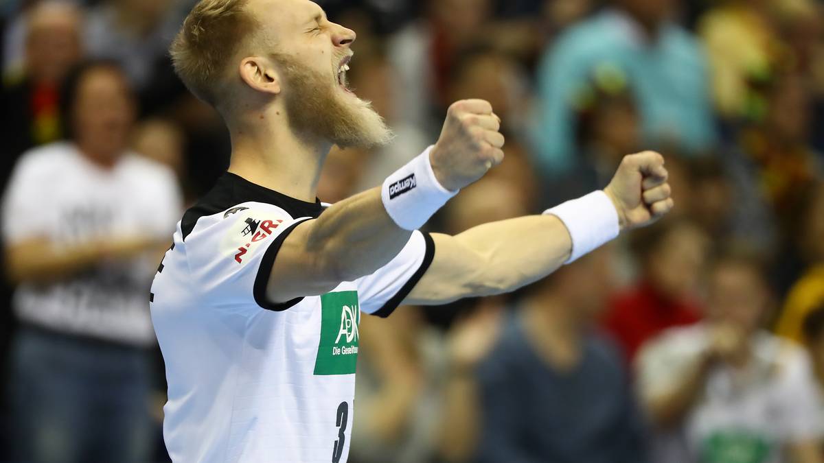 Vor Heimspielen mit dem SC Magdeburg genießt er Nudeln mit Wurstgulasch. Seinen Bart hatte er zwischendurch abrasiert, doch ein Teamkollege spottete über sein kindliches Aussehen, sodass Musche ihn wieder wachsen ließ