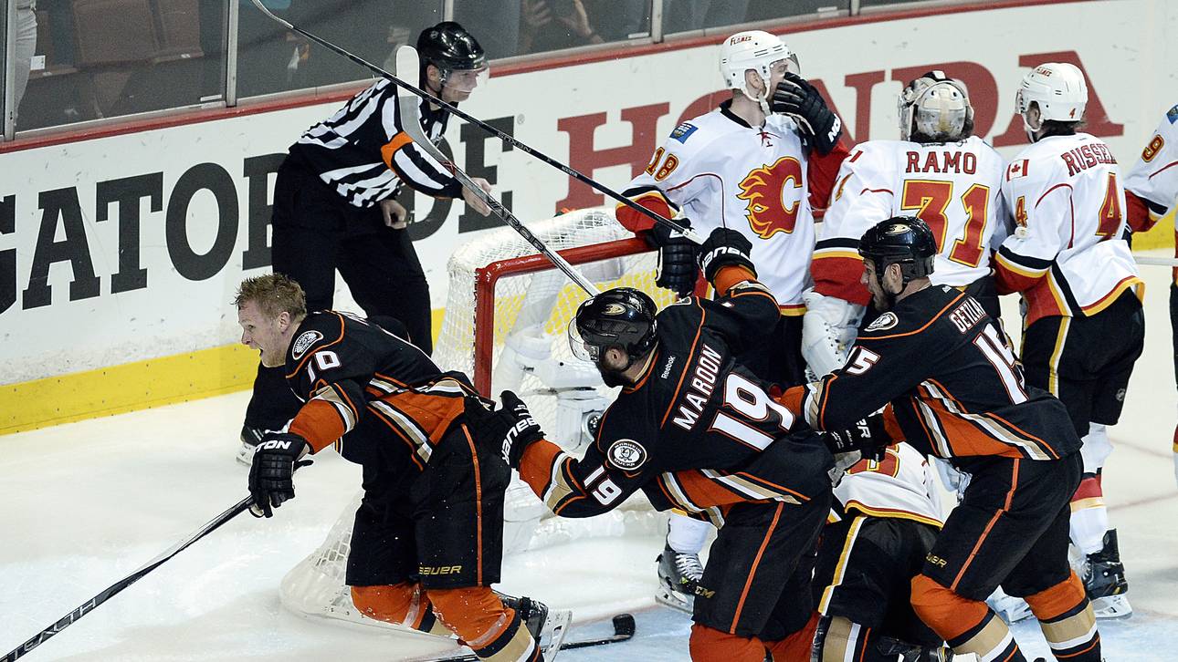 Wolfs Flames streichen die Segel