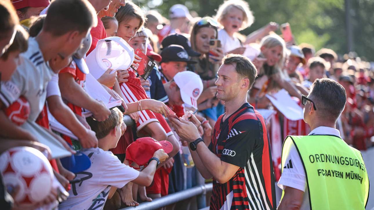 Skurriler Empfang für Manuel Neuer