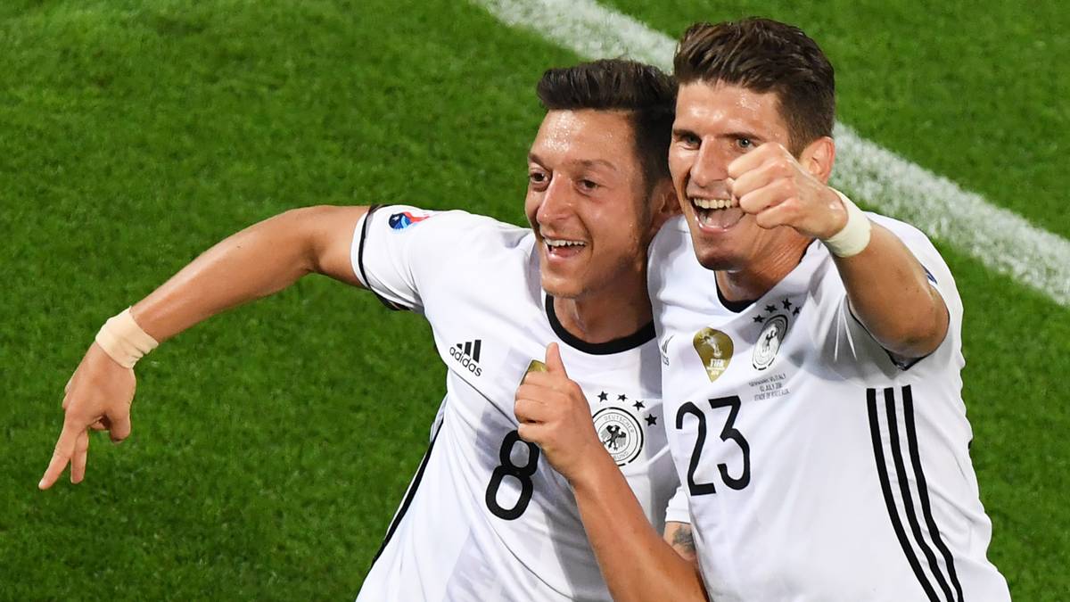 PLATZ 32 - Mit Mario Gomez und Mesut Özil treten nach der verkorksten WM gleich zwei Größen des DFB-Teams zurück. Das Ende mit dem historischen Vorrunden-Aus in Russland verläuft unwürdig