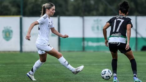 Melanie Leupolz (l.) im Spiel gegen Sporting