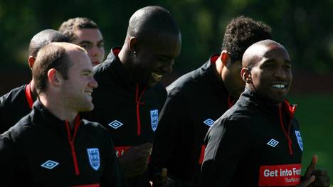 Carlton Cole (Mitte) beim Training mit Wayne Rooney und Jermain Defoe (r.)