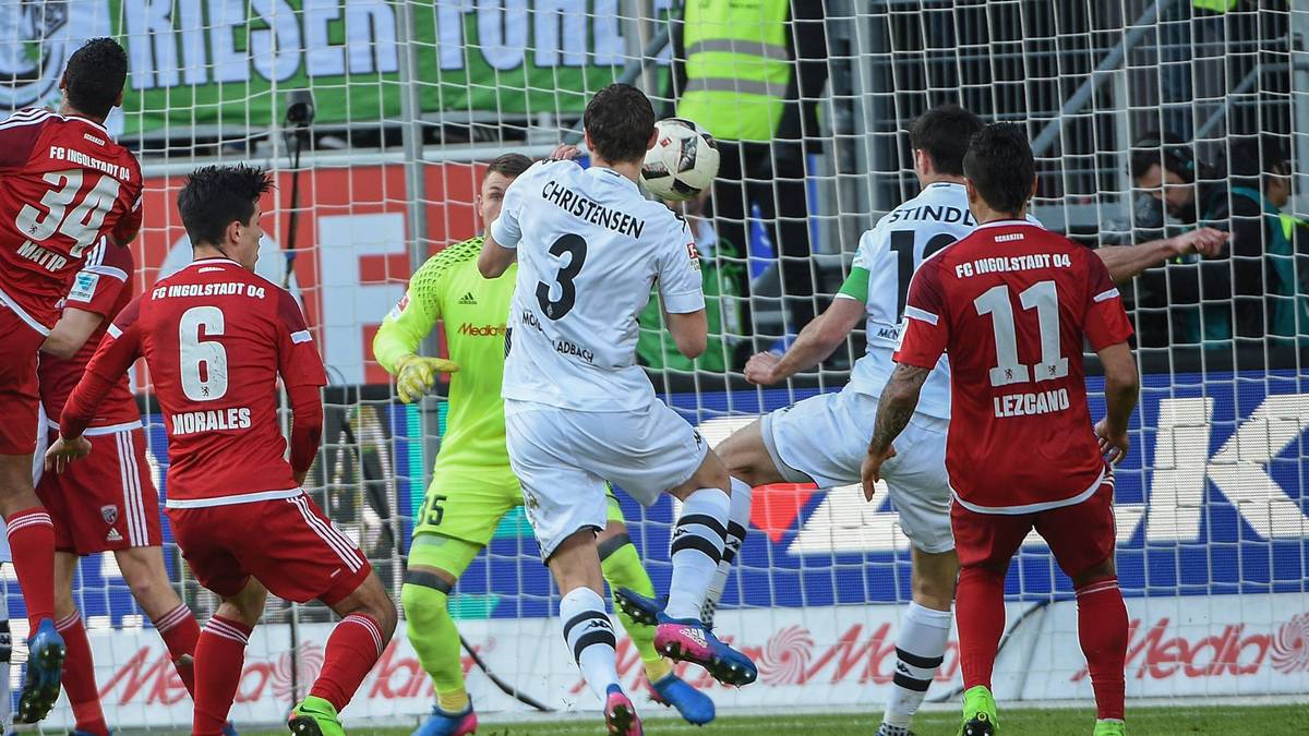 Der Gladbach-Kapitän sprintet in der 60. Minute in eine Flanke